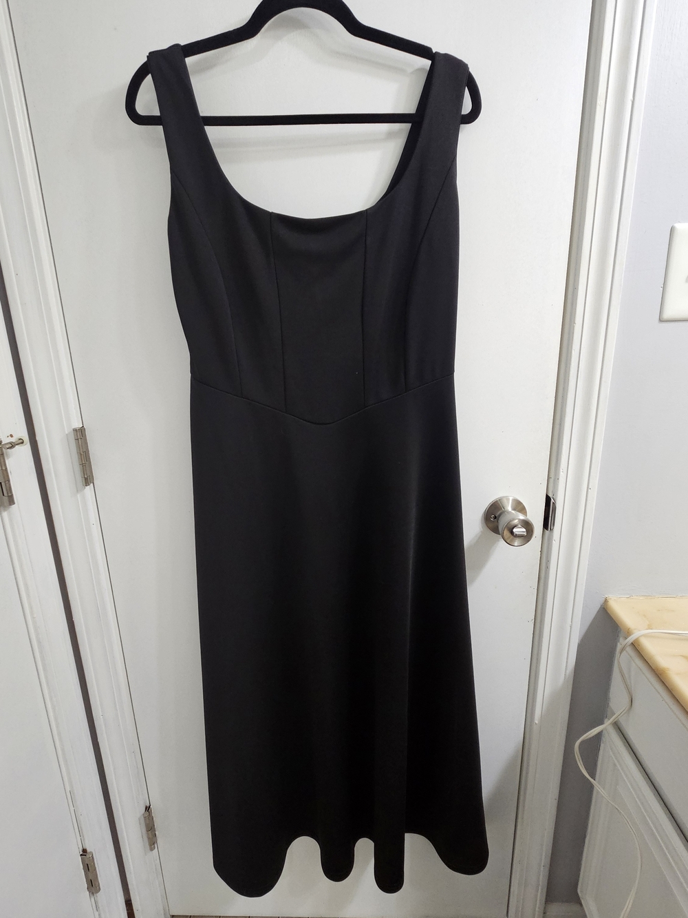 Elegant Black Sleeveless Midi Dress